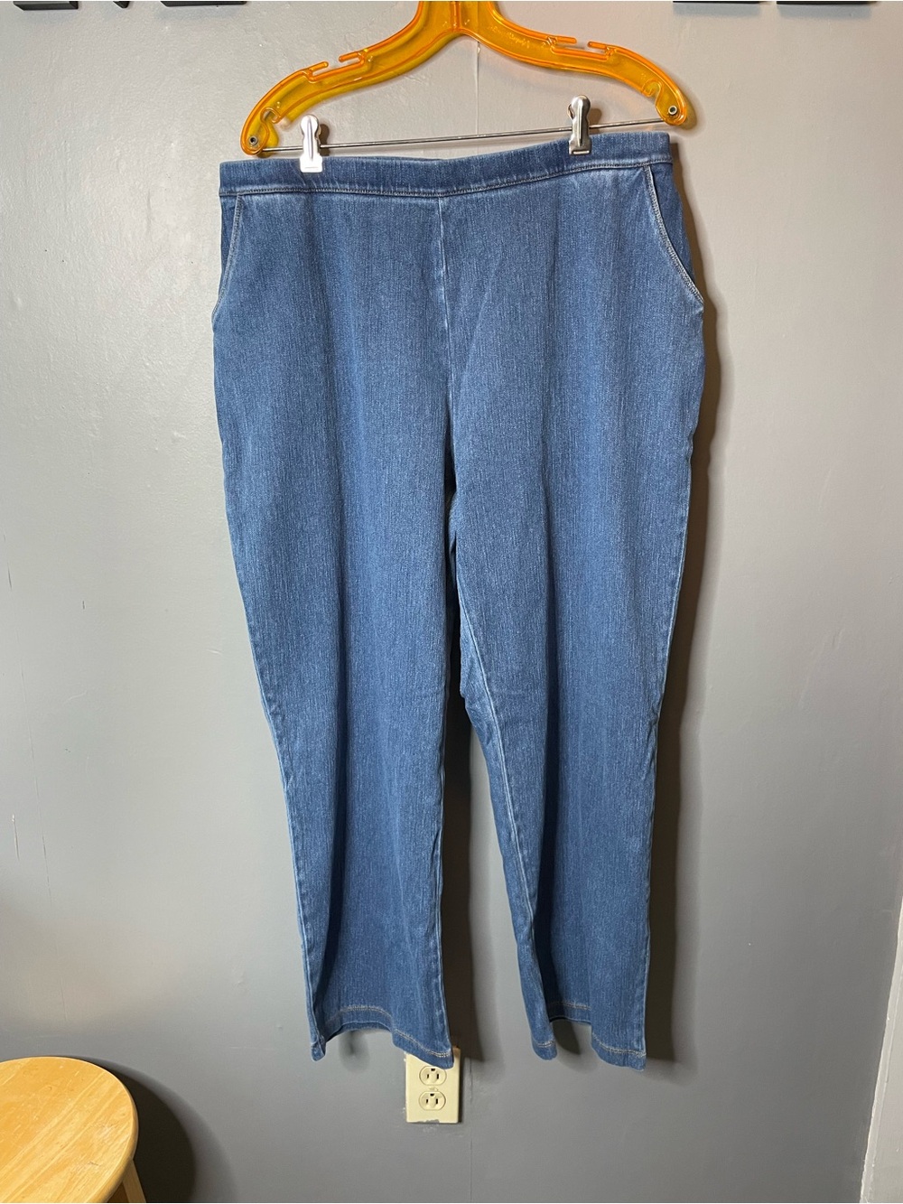 L.L.‎ Bean The Perfect Fit Straight-Leg Pull-On Jeans in Medium Blue size XL pet